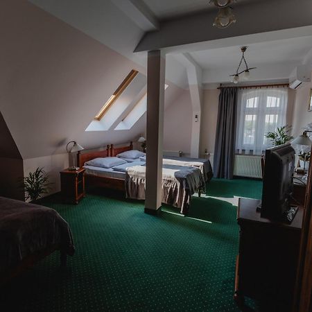 Hotel Aslan Tarnowskie Gory Bagian luar foto