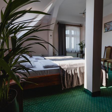 Hotel Aslan Tarnowskie Gory Bagian luar foto